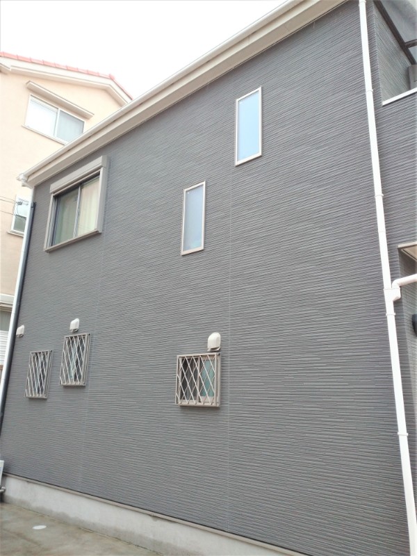 アイフルホームのグレーの外壁