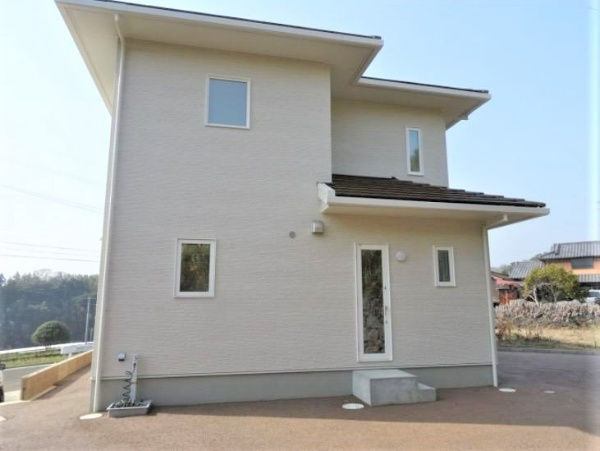 タマホームの裏側外観